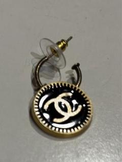 Chanel ヴィンテージ　ブラック ロゴ ピアス CHANEL ヴィンテージ風ピアス ロゴ ブラック ゴールド(シャネル