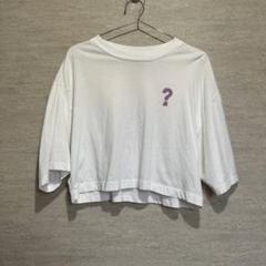 ゲス　ホワイト クロップドTシャツ 紫色のクエスチョンマーク