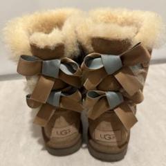 【美品】UGG リボン付き ブーツ 14.5サイズ ブラウン UGG 14.5cm ブラウン ピンク リボン付きブーツ - メルカリ