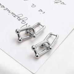 2連,Uチェーン,ピアス,シルバー色,銀色