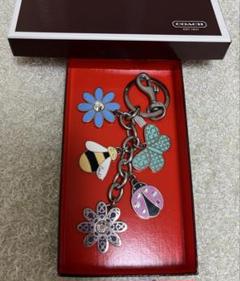 コーチ　coach　ティローズ　キーチャーム　ベージュ　立体　フラワー　花 ティー ローズ ミックス バッグ チャーム （キーホルダー