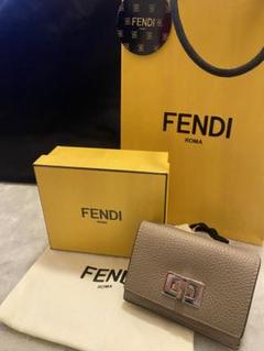 ⭐️ 極美品 フェンディ ピーカブー マイクロ コンパクト 折り財布 ブラウン 8M0499ARC1F0EMR_03?wid=2000&