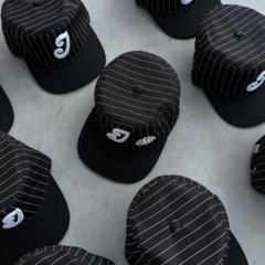 6CRAYON ピルボックス　pillbox キャップ 6crayon ピルボックス帽 キャップ（ブラック） - ZIPPER | 60