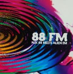 Aux 88 Meets Alien FM – 88 FM・エレクトロテクノ
