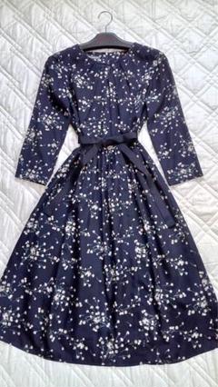 未使用タグ付 ローラアシュレイ ひざ丈ワンピース フレア 七分袖 紺色 未使用タグ付 ローラアシュレイ ひざ丈ワンピース フレア 七分袖