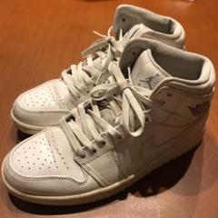 NIKE AIR JORDAN 1 MID 白 × グレー