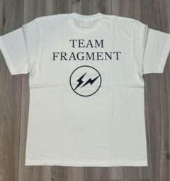 新品 fragment design forum team Tシャツ XLのサムネイル