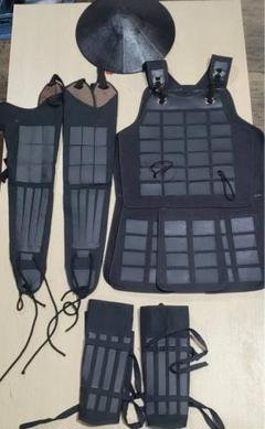 鎧　銅　等身大　現代甲冑 鎧兜甲冑等身大】黒糸威 当世小札 二枚胴具足 | 甲冑工房 武寿