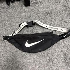 Nike ブラック ショルダーバッグ