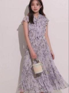 JUSGLITTY 花柄ボウタイプリーツワンピース XS サイズ0 2025年最新】jusglitty 花柄ボウタイプリーツワンピースの人気