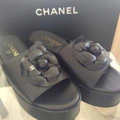 可愛い【CHANEL】カメリア付きサンダル 上品カジュアル シャネル カメリアサンダル