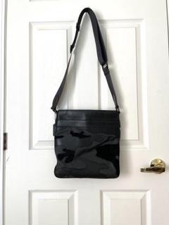 【美品】COACH ショルダーバッグ メンズ 迷彩 美品⭐️COACH メンズ迷彩柄 ショルダーバッグ ブラック - メルカリ