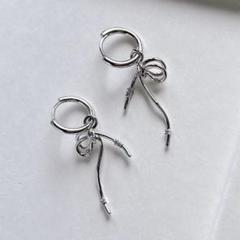 J47* リボンフープピアス　シルバー