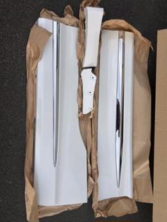 値下げ⭕️ 新品　アルファード 30 右サイド パネル モデリスタパール ホワイト 値下げ⭕️ 新品 アルファード 30 右サイド パネル モデリスタ