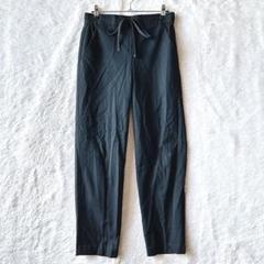 イージーパンツ　テーパード　ウエストゴム　ポケット付き　伸縮性あり　オフィス　黒