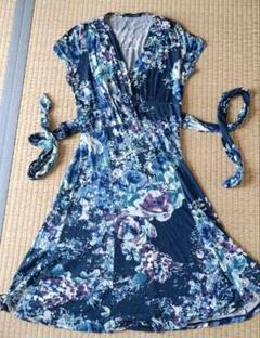 アーモワールカプリス インポート AVOCA 青と白の幾何学模様ラップドレス アーモワールカプリス インポート AVOCA 青と白の幾何学模様