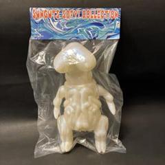 サンガッツ本舗 XXX-LA メメメラ ホワイトパール SUNGUTS ソフビ