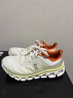 on　Cloudflow4 ランニングシューズ