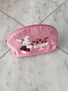 ☆新品タグ付き☆ファミリア　手刺繍　ポーチ　うさぎちゃん　さくらんぼ　ピンク系 美品♡ ファミリア ポーチ さくらんぼ ピンク - メルカリ