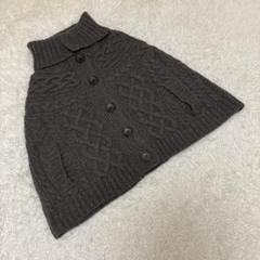 新品タグ 45R ケーブル編み ニットポンチョ 洗える ケープ R刺繍 灰色 23区 ニジュウサンク ケーブルニットポンチョ ケープ