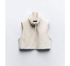 新品未使用　ZARA　ザラ ファーベスト　値下げ相談歓迎　インスタグラマー着用 ZARA☆ショート フェイクファーベスト (ZARA/ベスト・ジレ