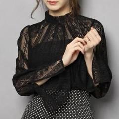 (出品8/3まで)lily brown フレアスリーブレースブラウス