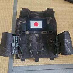 迷彩プレートキャリア 日本の国旗付き 迷彩プレートキャリア 日本の国旗付き - メルカリ