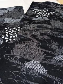 着物小紋付下げ 黒地 白い刺繍 風景 絞り