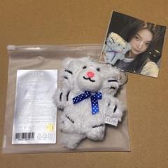 ILLIT 公式 キャラクター ぬいぐるみ スクエア カード トレカ モカ ILLIT トレカ weverse album モカ 封入 ぬいぐるみ - メルカリ