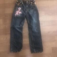 花柄刺繍付きダークブルーデニムパンツ　140