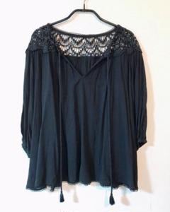 お値下極美品✨アズール肩レース切替タッセルリボンギャザー七部袖ブラウス黒のサムネイル