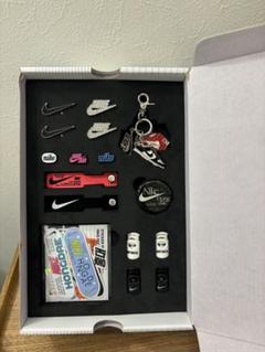好評 韓国限定 Nike hongdae embellishment スマホ 靴 - メルカリ アクセサリー
