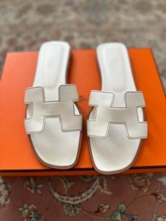 Hバックルがポイント細身【HERMES】ストラップサンダル Hバックルがポイント細身【HERMES】ストラップサンダル