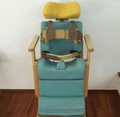 座位保持 障害児用椅子 木製 テーブル付き