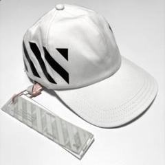 オフホワイト　ベースボールキャップ　帽子　OFF-WHITE　ダメージ　レア オフ-ホワイト×MLB×ニューエラ、チーズのような“穴あき”キャップ