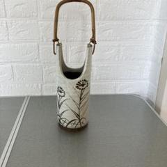 花柄陶器一輪挿し 竹ハンドル付き
