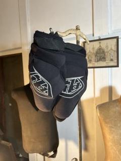 トロイリーデザイン　ニー　膝　ヒザ　プロテクター　美品 トロイリーデザインズ ステージ ニーガード ブラック