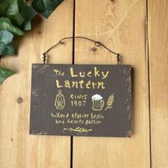 遠い昔のパブの看板の様に仕上げられたウッドボード　DIYウェルカムボードのサムネイル