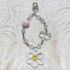 ハンドメイド　ホワイト 花 シルバー ビーズ キーホルダー チャーム