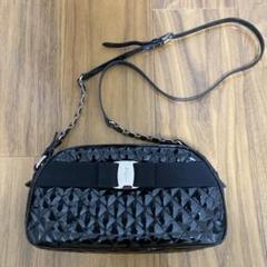 フェラガモ ヴァラ キルティング エナメル　ショルダーバッグ　ポシェット m25812604931_1.jpg?1702824064