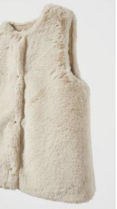 ZARA カーリーファーベスト アイボリー新品未使用 ZARA フェイクファー ベスト - メルカリ