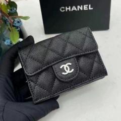 立体的な金属製十字架ネックレス