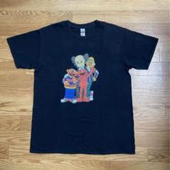KAWS × GILDAN カウズ　エルモ　Tシャツ　COMPANIONのサムネイル