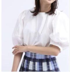 【タグ付き♡未使用】ジャスグリッティー　ボリュームスリーブブラウス　ホワイト タグ付き♡未使用】ジャスグリッティー ボリュームスリーブ