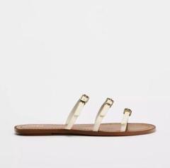 ZARA レザーストラップ付きフラットサンダル - メルカリ