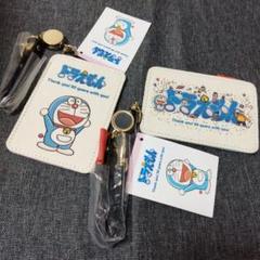 新品ドラえもん　帆布リール付きパスケース　50周年限定　レトロ　２点ピンク水色