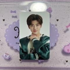 nct xyz トレカ NCT トレカ 特典 NCT127 XYZ ジョンウ アクスタ 缶バッジ - メルカリ