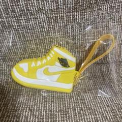 Nike スニーカー型コインケース 黄色