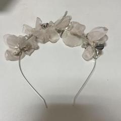 薄いピンクの花装飾ヘアバンド