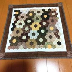 【最終お値下げ】パッチワークキルトタペストリー　ヘキサゴンフラワー　50✕50
